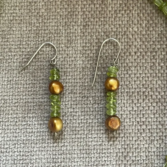 Peridot colored beads and pearl necklace - Picture 4 of 5